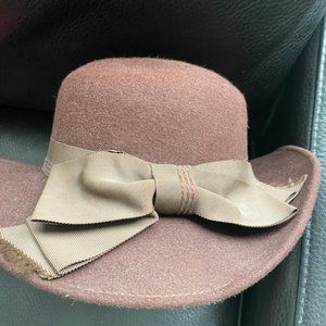 VINTAGE  WOOL  LADIES  FANCY BROWN  HAT SIZE 56.